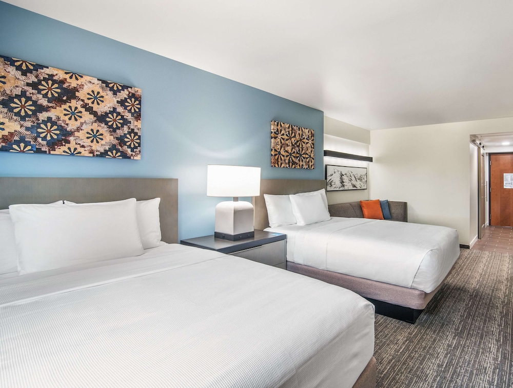 ROOM, 2 QUEEN BEDS, DEN