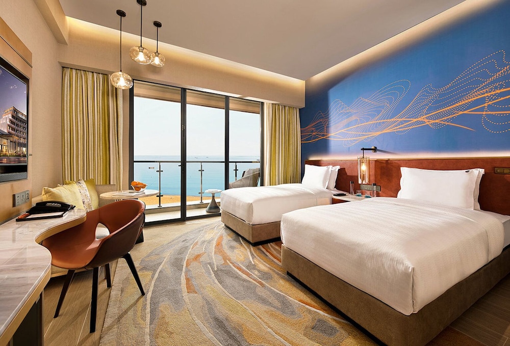 غرفة ديلوكس بسريرين منفصلين بإطلالة على الشاطئ والبحر في طابق مرتفع