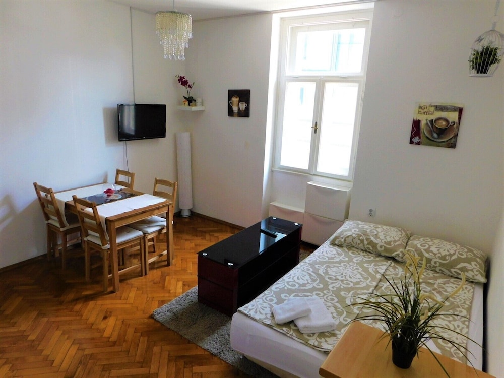 APARTMENTS IVO 17/43