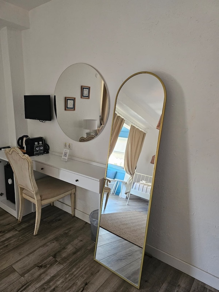 Kugu Urla Otel 38/50