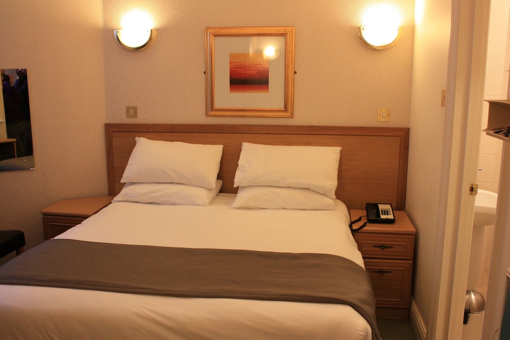ROOM, DOUBLE BED