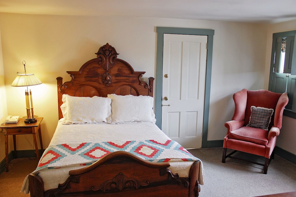 Wayside Inn 32/72