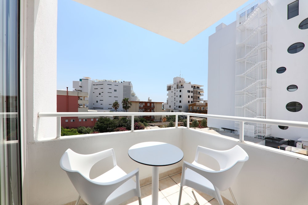 Iberostar Waves Bahia de Palma - Adults Only 5/38