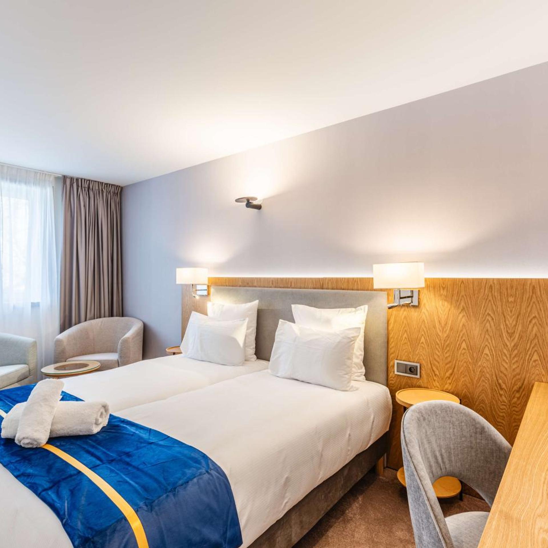Room, Twin Beds