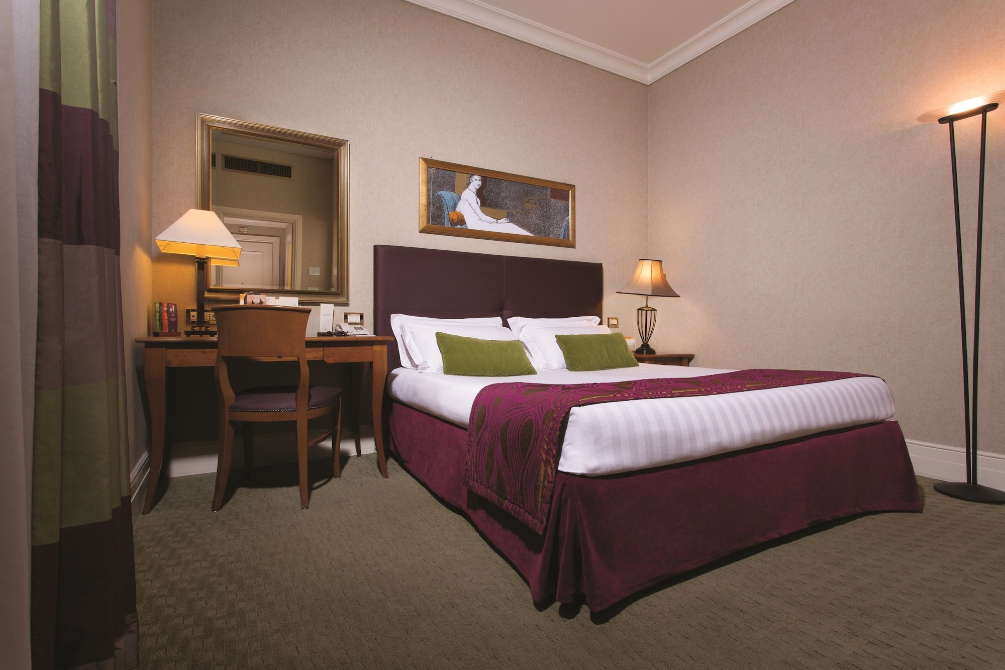 SUPERIOR, KING BED