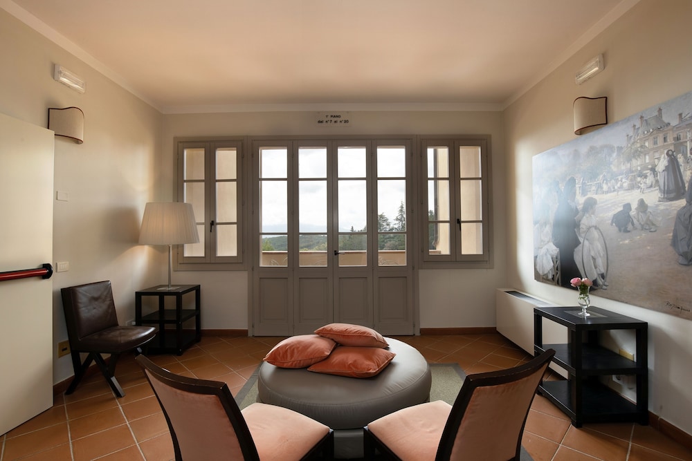 Si Montalcino Hotel & Restaurant 46/68