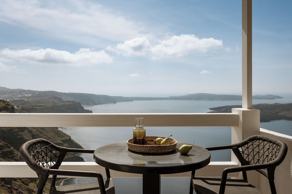 Aqua Luxury Suites 64/75