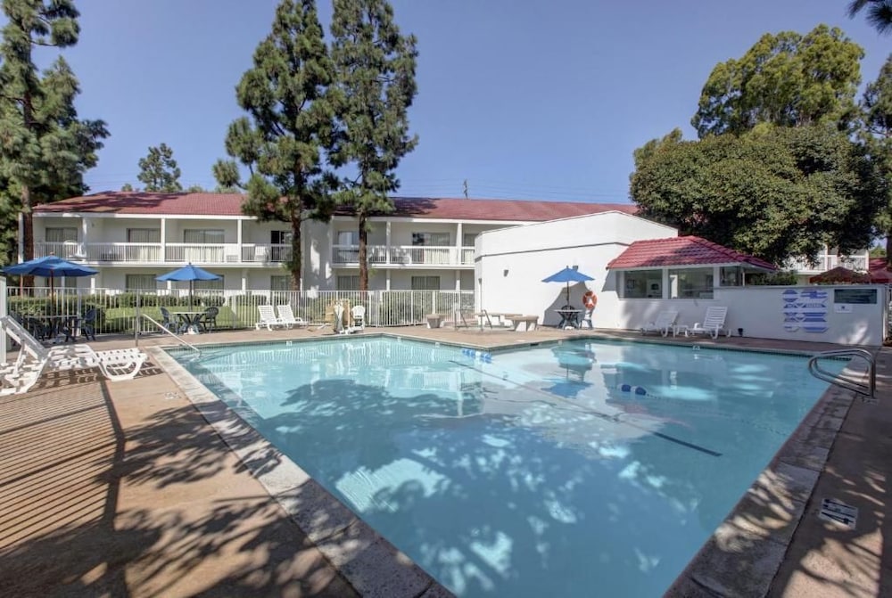 Motel6 Santa Ana, CA - Irvine - Orange County Airport 52/54