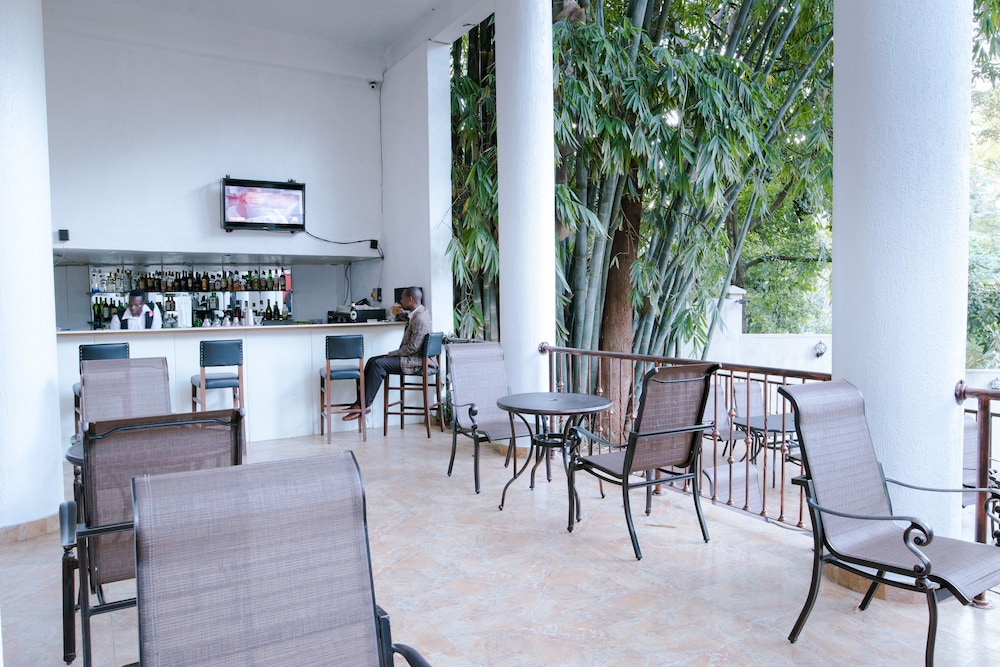 West Wood Hotel 17/32