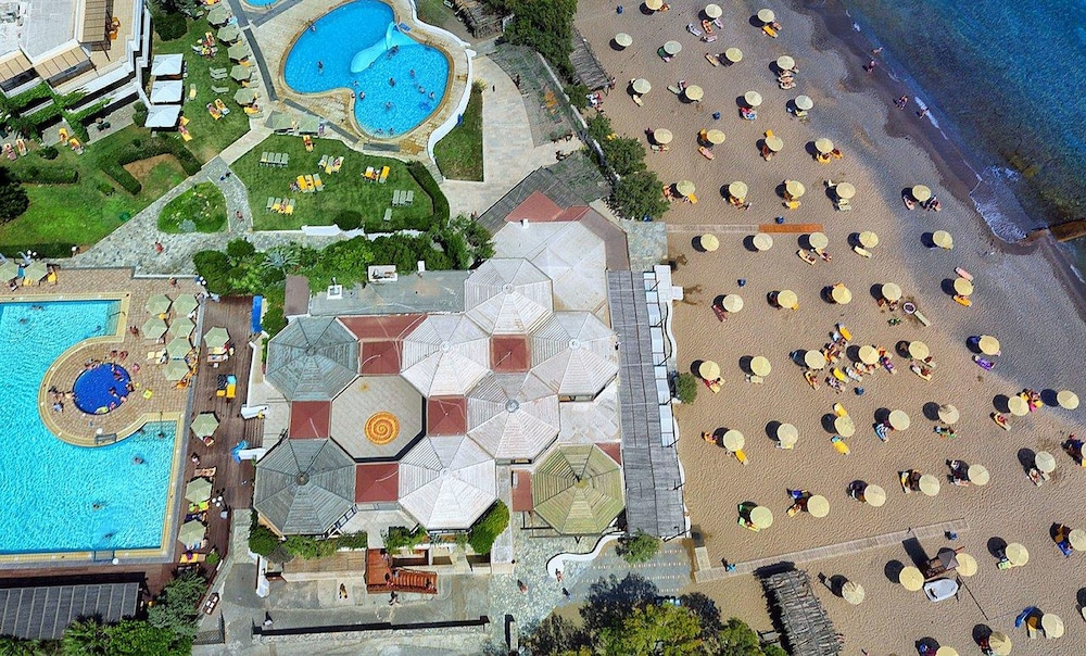 Apollonia Beach Resort and Spa in MALEVIZI