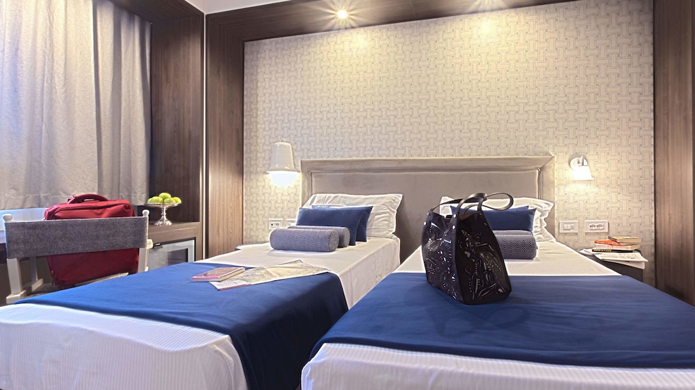 Fly Deco Hotel 22/66