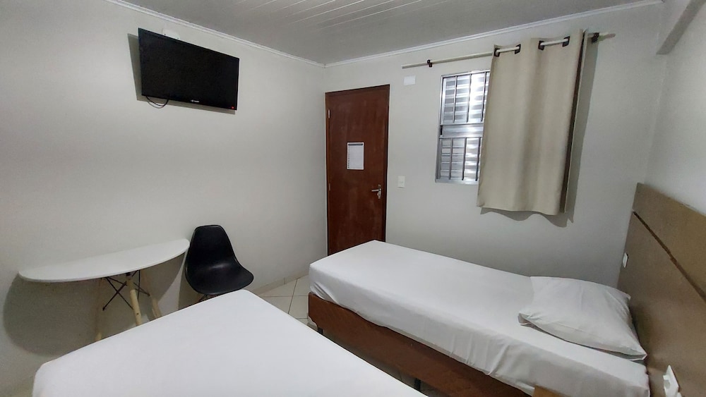 ECONOMY, TWIN BEDS