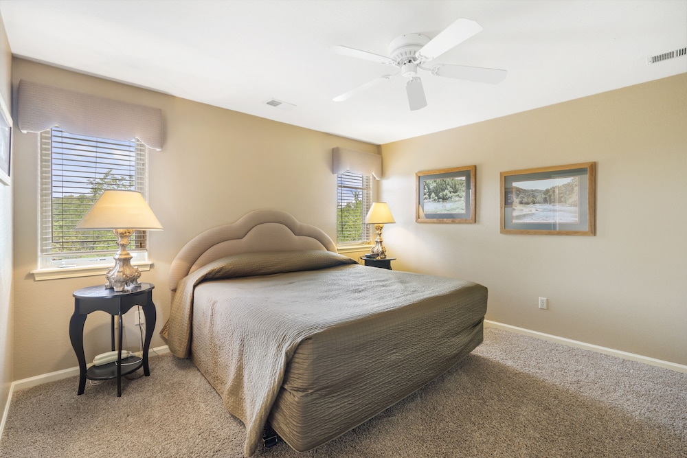 Stonebridge Village Coa 10/70