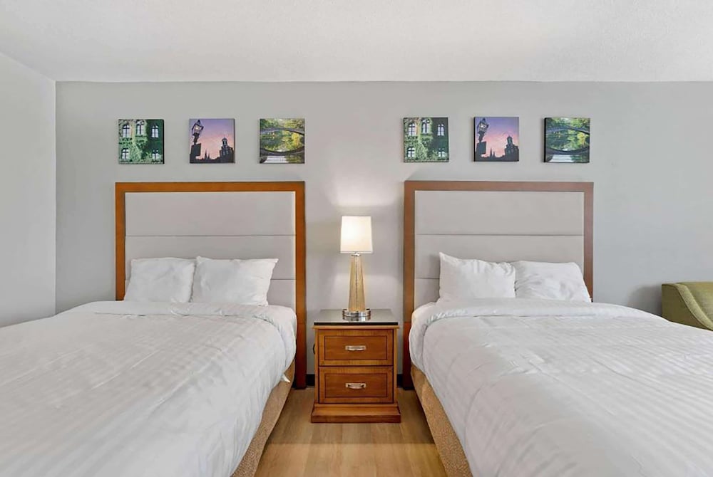 ROOM, 2 DOUBLE BEDS