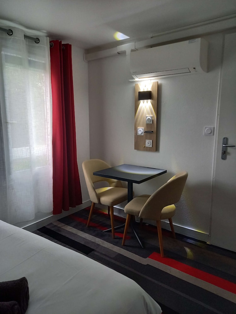 Kyriad Direct Saintes 46/61