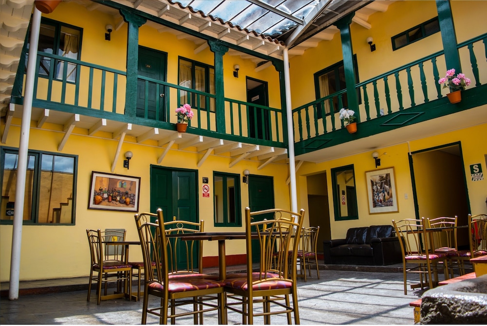 Cusco Plaza Nazarenas 3/71
