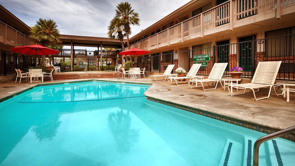 Best Western Shadow Inn 4/43