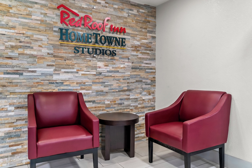 HomeTowne Studios by Red Roof Flint 31/50