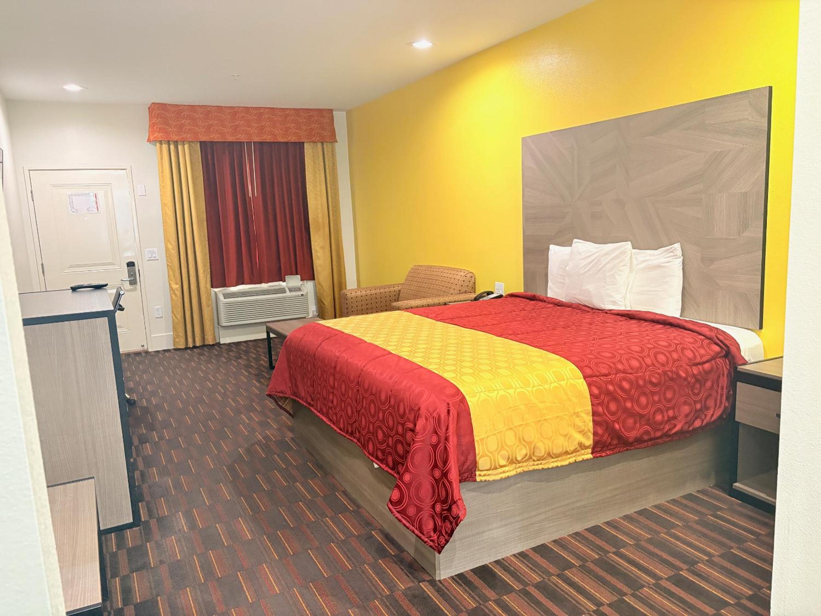 ROOM, KING BED