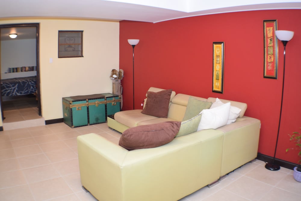 New Kingston Guest Apt At Evans 7/13