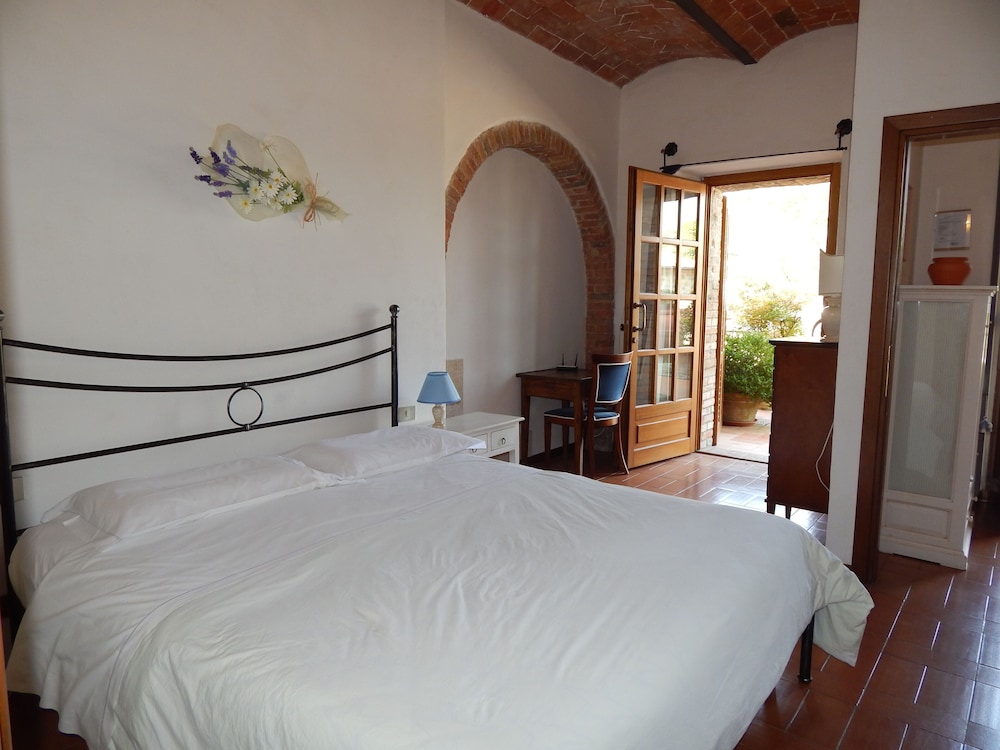 1 BEDROOM, APARTMENT, PATIO
