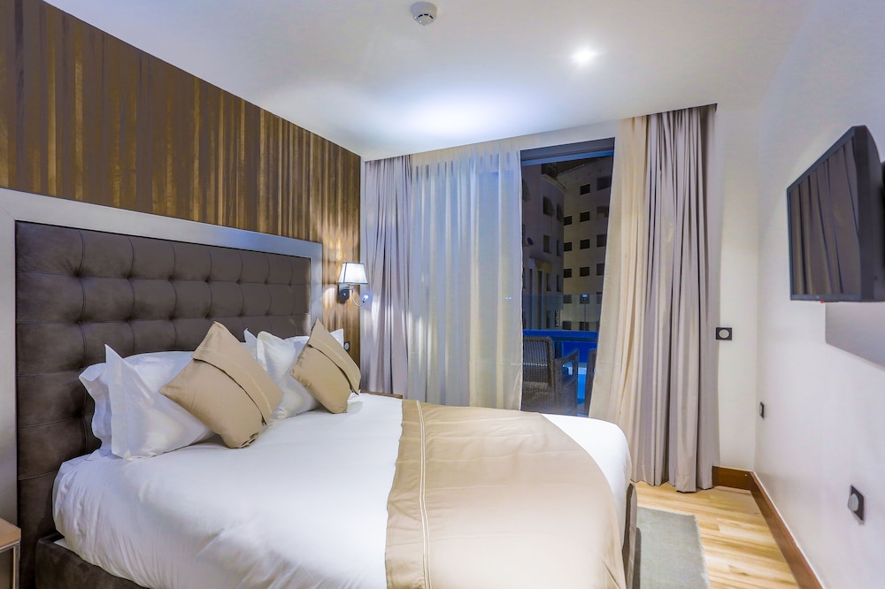 SBN Suite Hotel 8/31