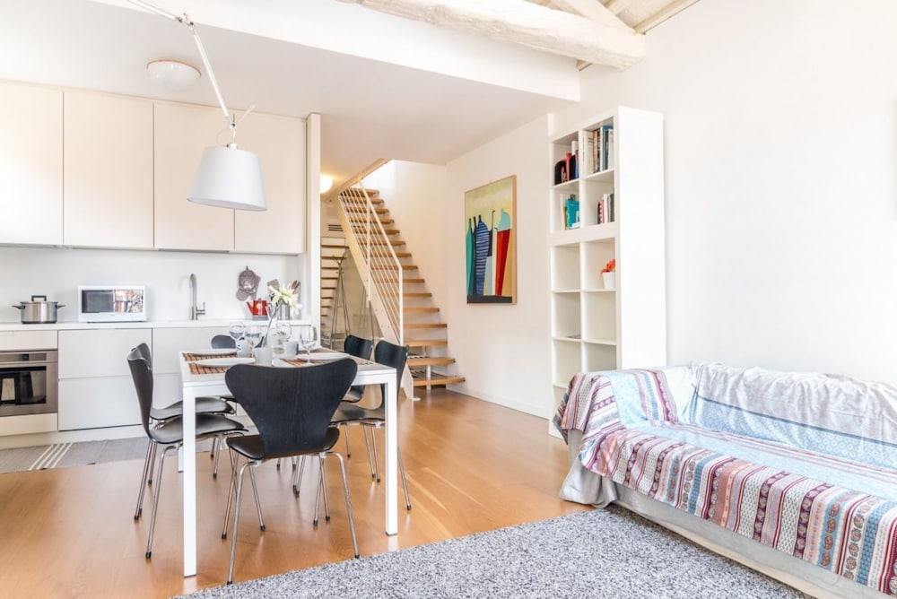 Carmini Canal View and Balcony with Lift 12/22