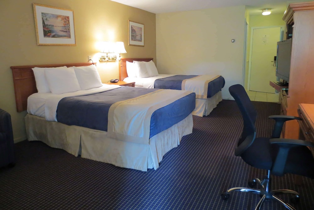 Super 8 by Wyndham Gananoque - Country Squire Resort 20/88