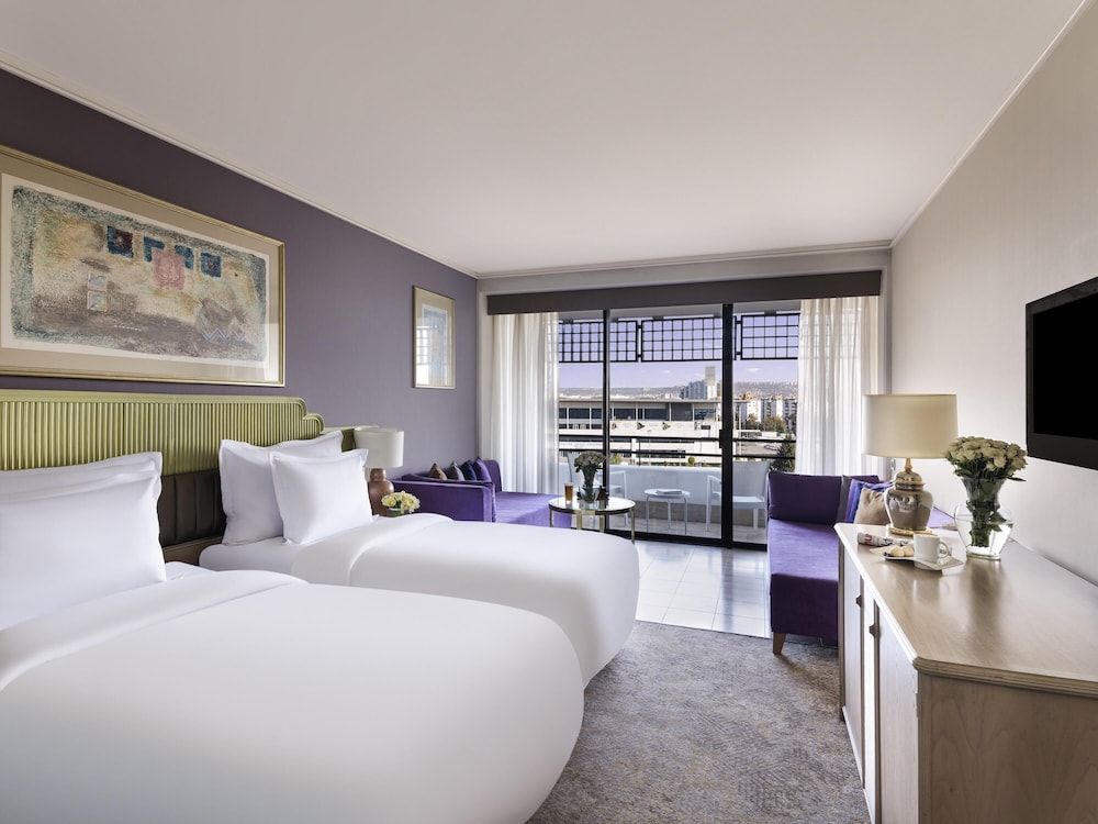 STANDARD, TWIN BEDS, CITY VIEW