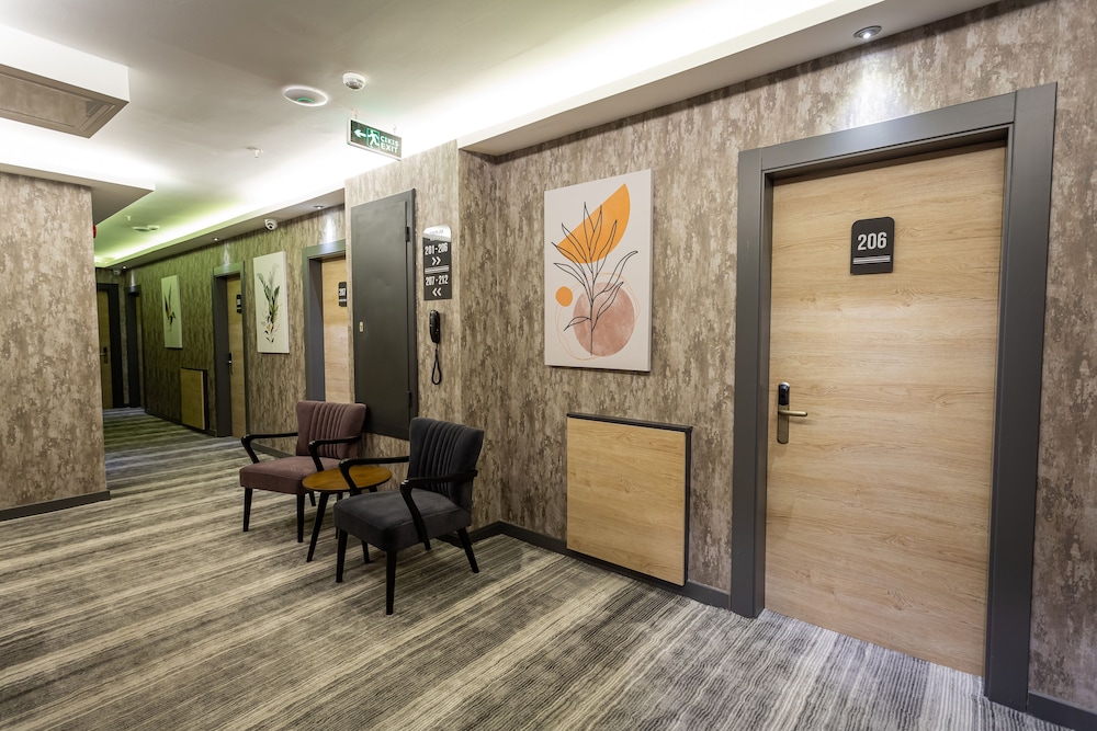 Levor Hotel 6/50