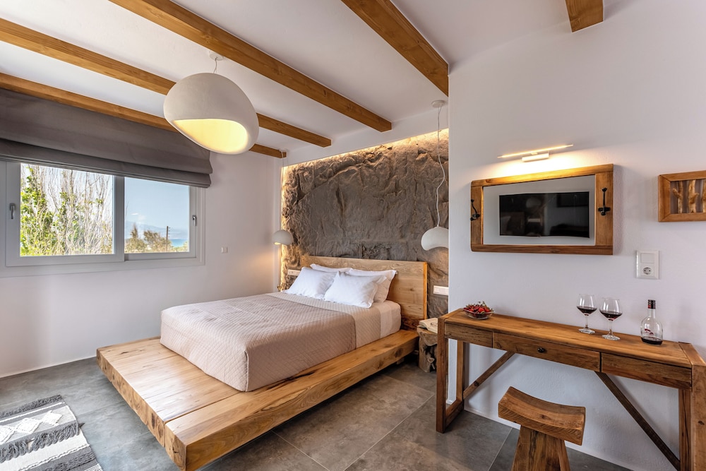 Executive, Apartment, Queen Bed, Garden and Sea View