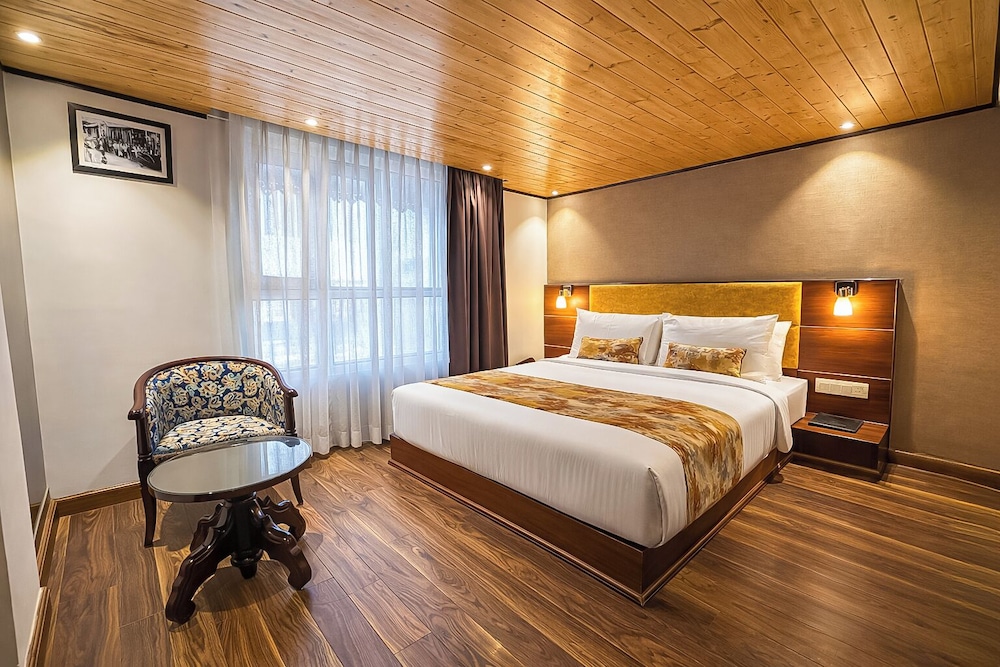 DELUXE, QUEEN BED