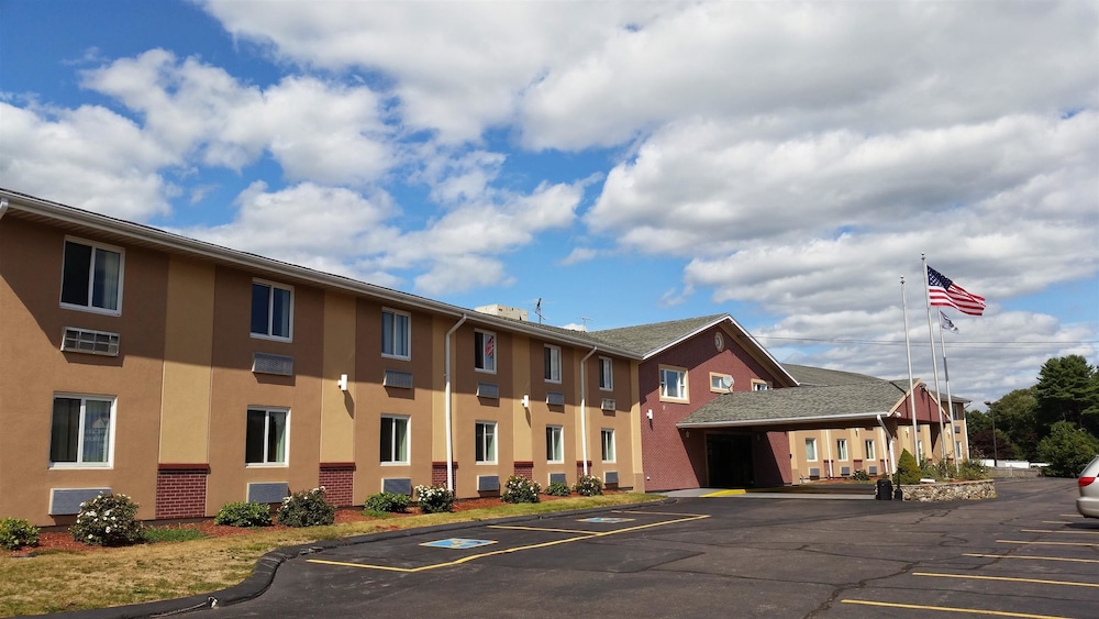 Americas Best Value Inn Foxboro 1/35
