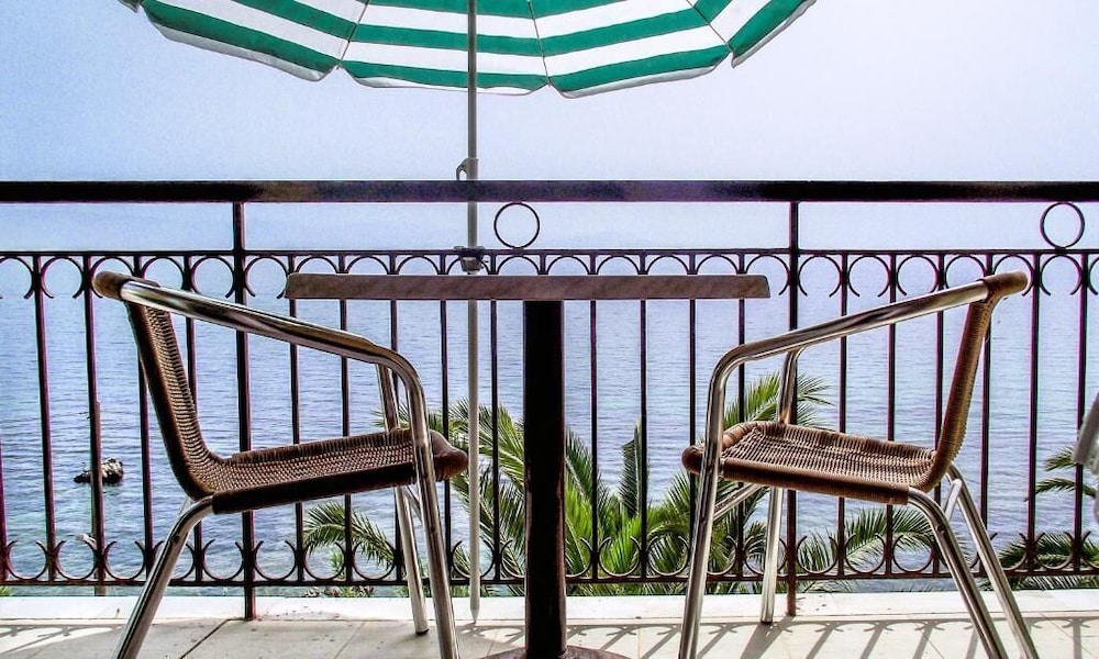 9 Muses Sea View Studios 35/75