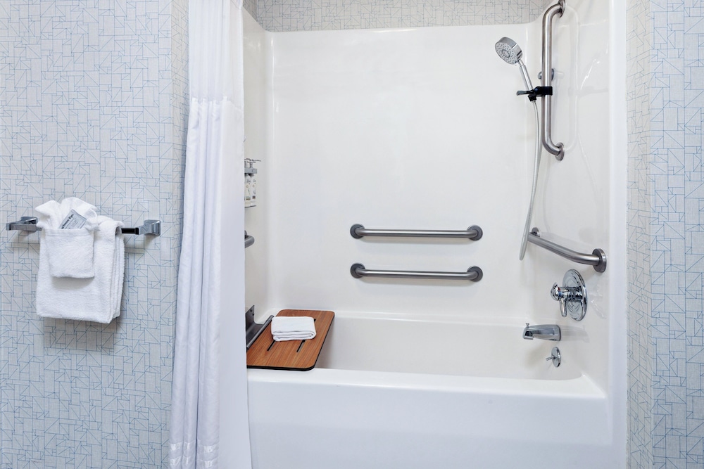Holiday Inn Express Hotel & Suites Urbana-Champaign(U Of I Area) 74/74