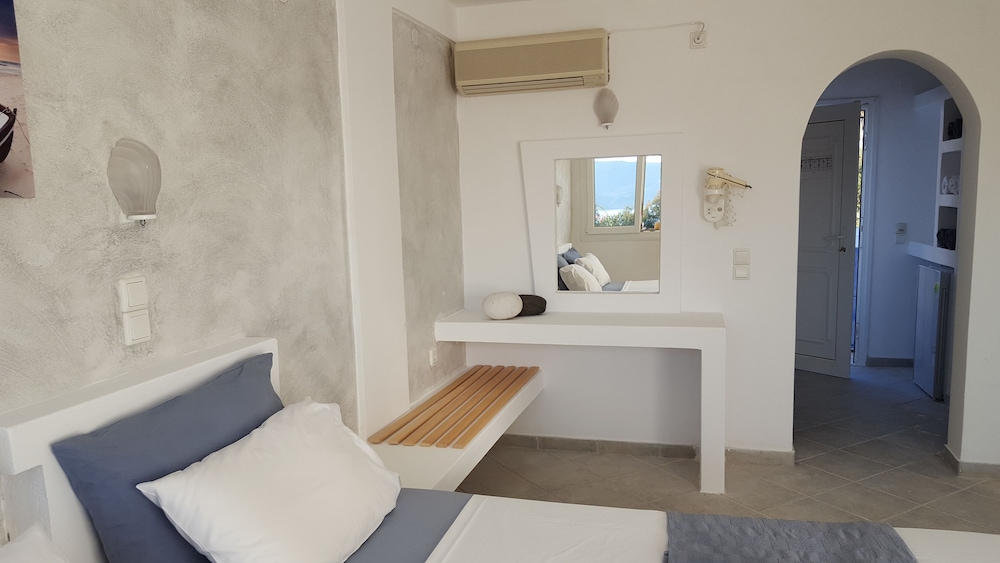 Lagada Beach Hotel 52/65