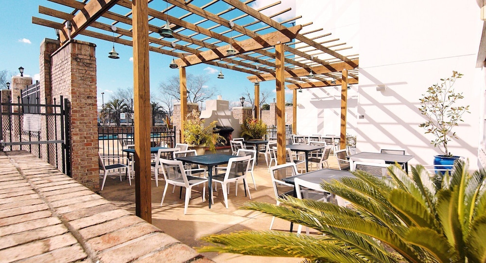 CROWNE PLAZA CHARLESTON AIRPORT CONV CTR 56/76