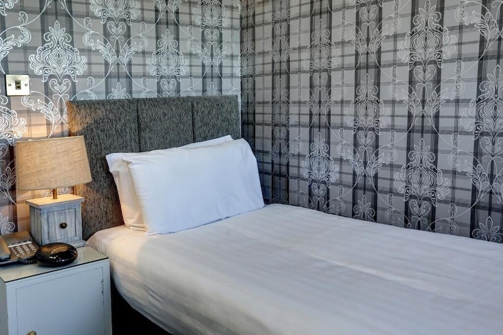 Wee, Classic, Single, Braid Hills Hotel 3/4