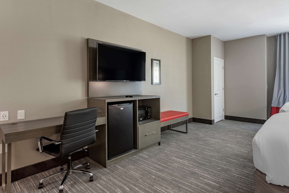 Comfort Inn & Suites Olive Branch Old Towne 32/39
