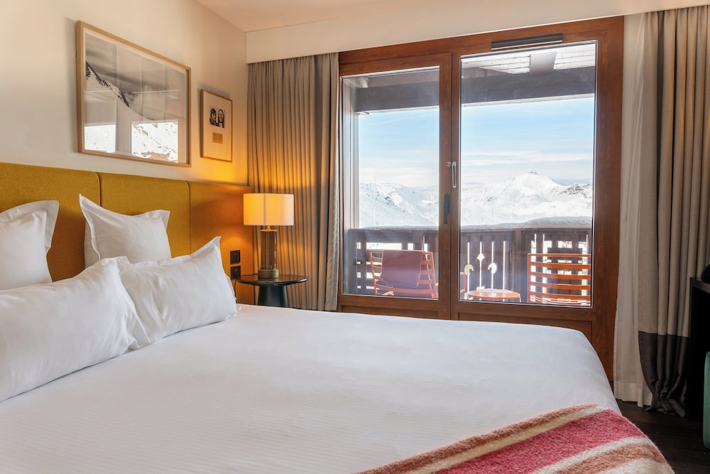 Privilege, Double Bed, Slope View