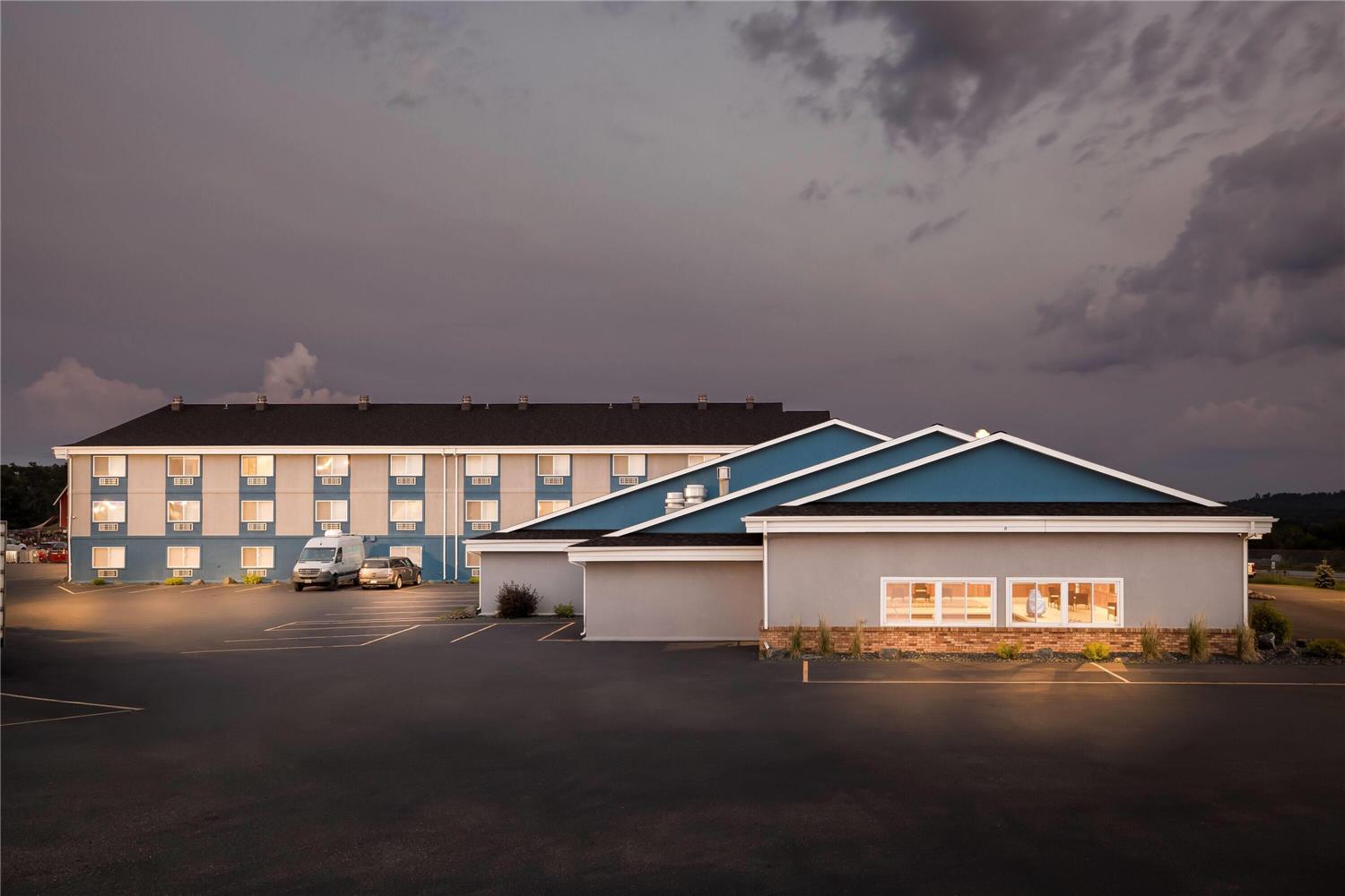 Super 8 by Wyndham Osseo WI 1/13