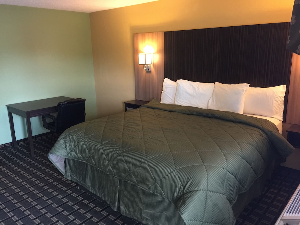 University Manor Inn 8/19