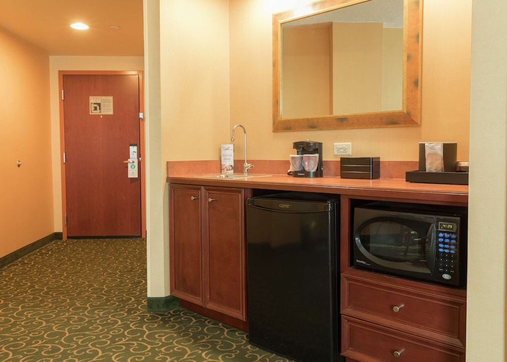 Embassy Suites by Hilton Hampton Convention Center 44/46