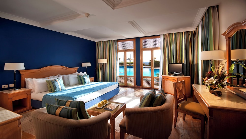 ROYAL, SUITE