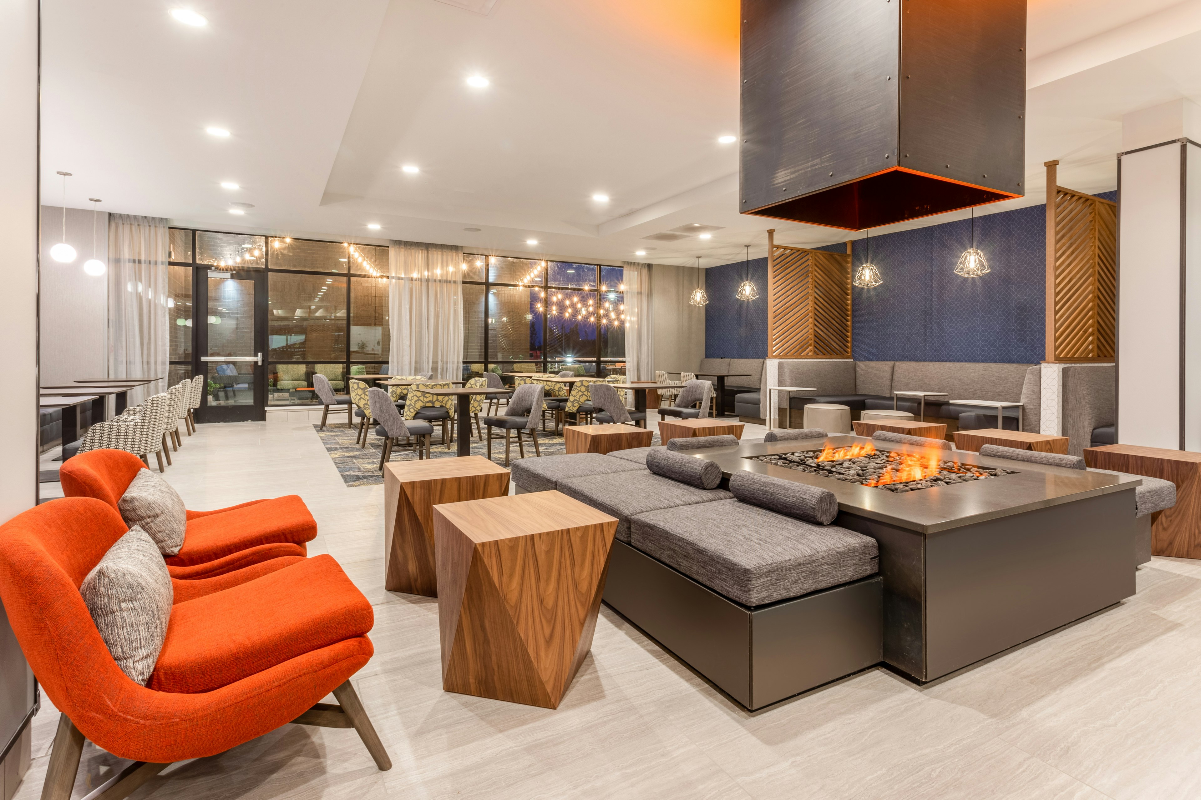 Holiday Inn & Suites Cedar Falls - Waterloo Event Ctr 25/50