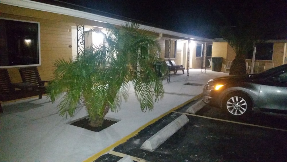 Americas Best Value Inn- Daytona Beach 34/35
