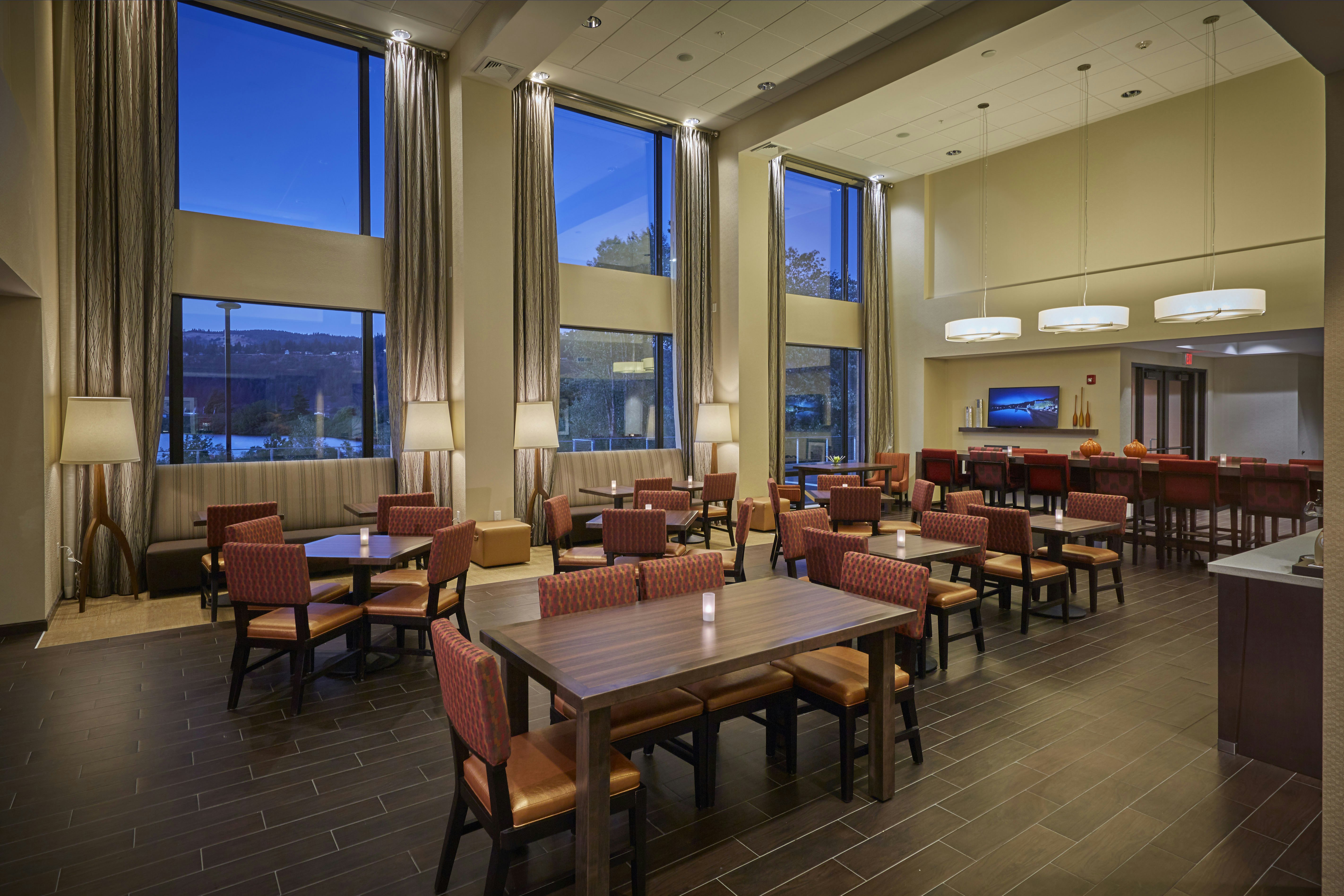 Hampton Inn and Suites Hood River 36/55