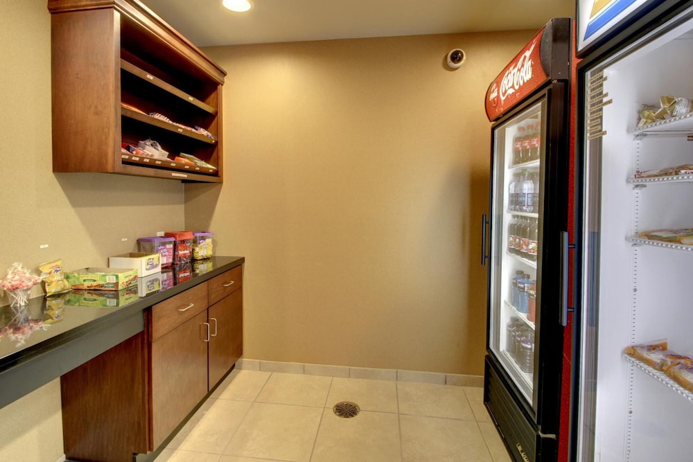 Cobblestone Inn &amp; Suites -- Hartington, NE 17/39