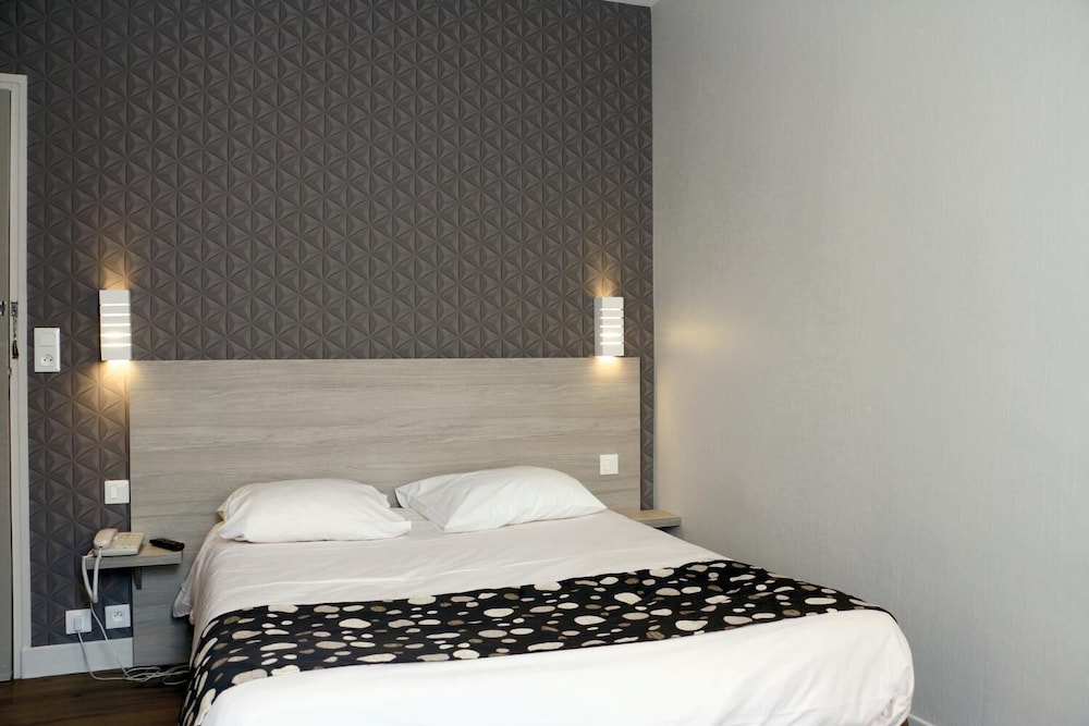 HOTEL DE LA PLACE 17/50