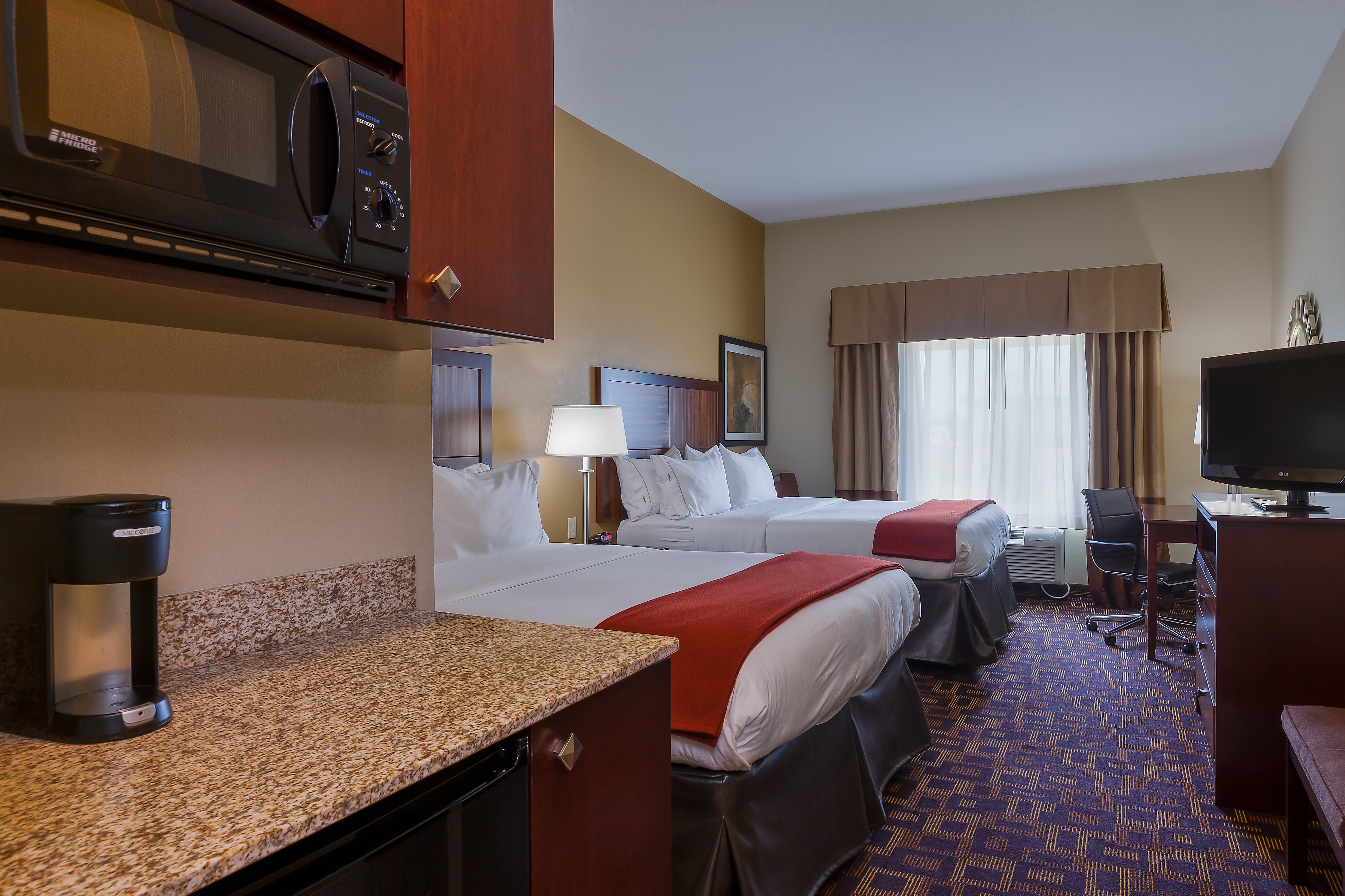 Holiday Inn Express Hotel and Suites Salina 19/62